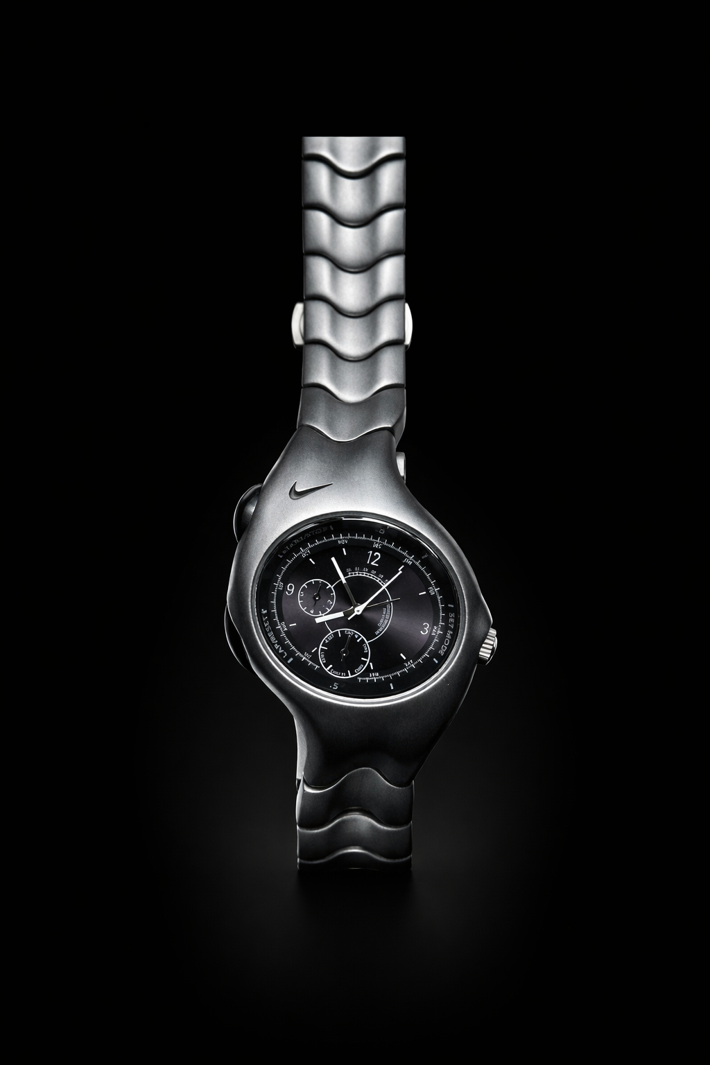 Nike Triax Chronograph Watch – Metallic Silver Wave-Link Band, Black Dial