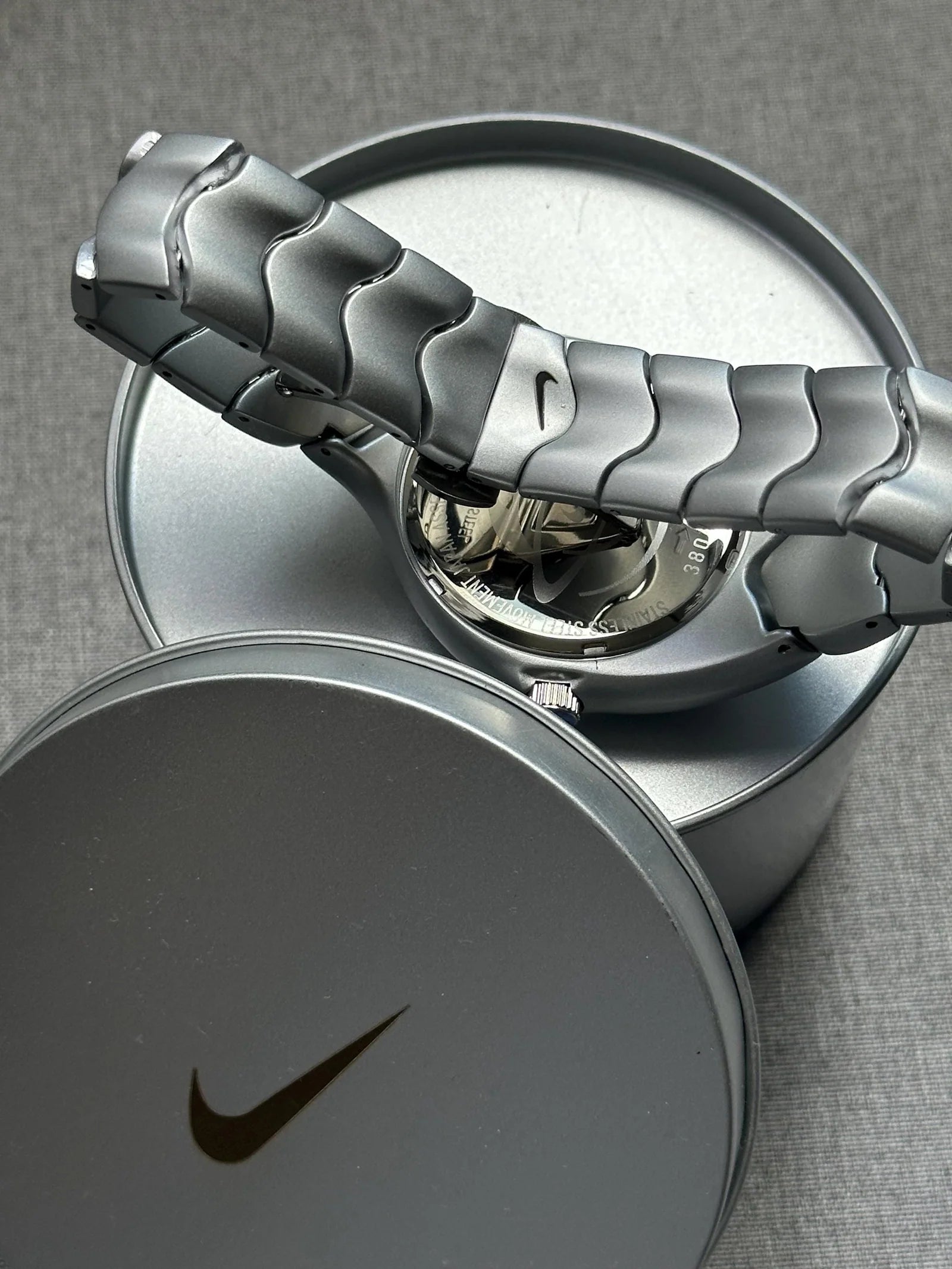 Nike Triax Chronograph Watch – Metallic Silver Wave-Link Band, Black Dial