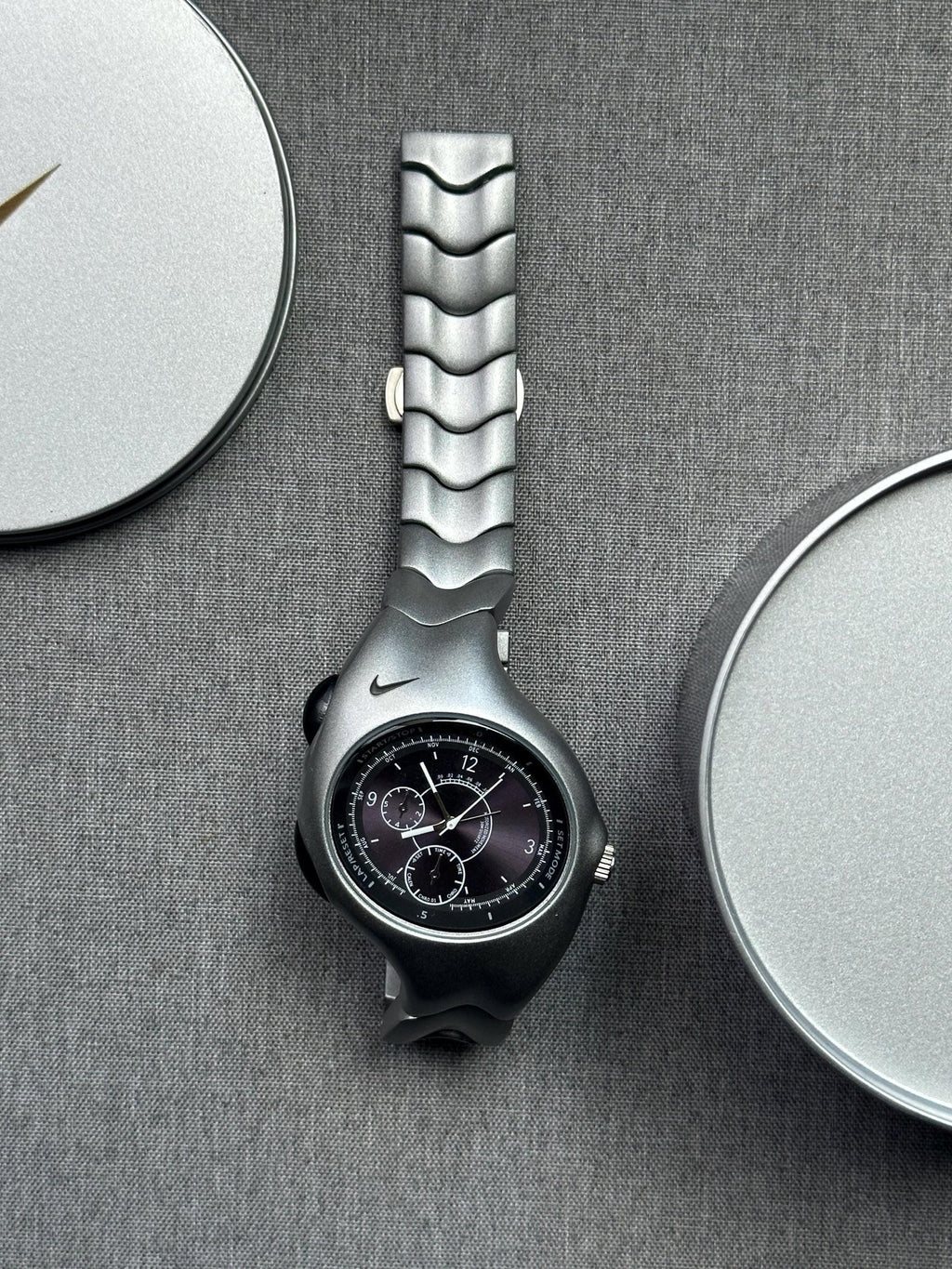 Nike Triax Chronograph Watch – Metallic Silver Wave-Link Band, Black Dial